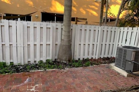 Townhouse in Miami Lakes, Florida 3 bedrooms, 135.54 sq.m. № 1948076 - photo 10