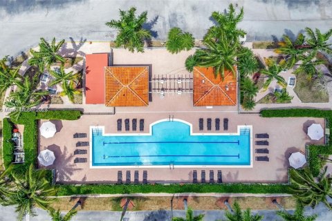 Townhouse in Miami Lakes, Florida 3 bedrooms, 135.54 sq.m. № 1948076 - photo 15