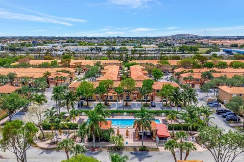 Townhouse in Miami Lakes, Florida 3 bedrooms, 135.54 sq.m. № 1948076 - photo 13