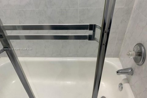 Townhouse in Miami Lakes, Florida 3 bedrooms, 135.54 sq.m. № 1948076 - photo 8