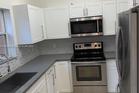 Townhouse in Miami Lakes, Florida 3 bedrooms, 135.54 sq.m. № 1948076 - photo 2