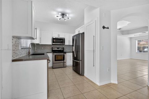 Townhouse in Miami Lakes, Florida 3 bedrooms, 135.54 sq.m. № 1948076 - photo 29
