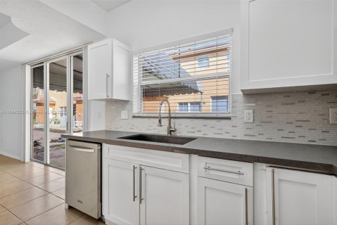 Townhouse in Miami Lakes, Florida 3 bedrooms, 135.54 sq.m. № 1948076 - photo 30