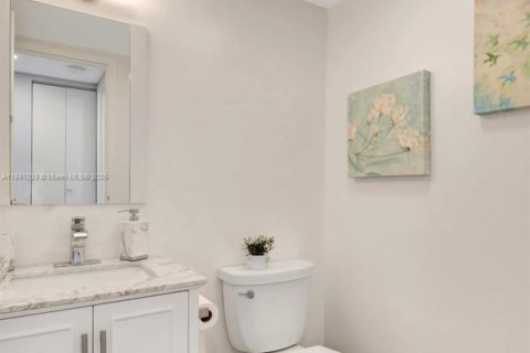 Condo in Sunny Isles Beach, Florida, 1 bedroom № 1940528 - photo 14