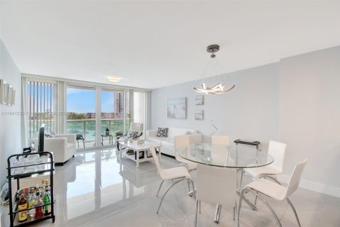 Condo in Sunny Isles Beach, Florida, 1 bedroom № 1940528 - photo 9