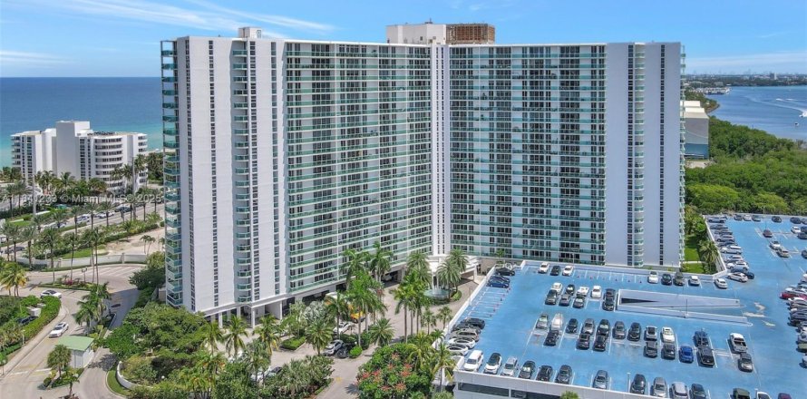 Condo in Sunny Isles Beach, Florida, 1 bedroom № 1940528