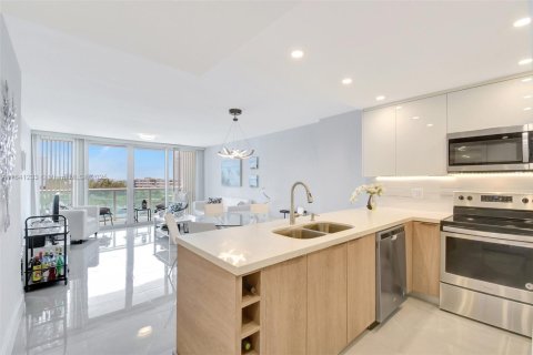 Condo in Sunny Isles Beach, Florida, 1 bedroom № 1940528 - photo 7