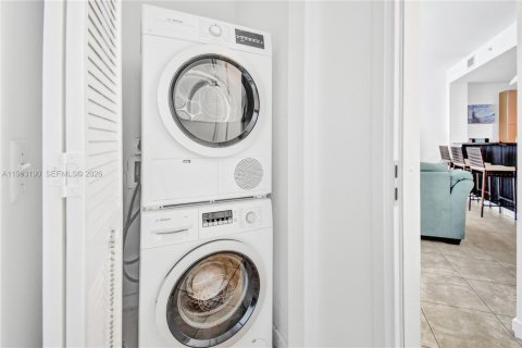 Copropriété à vendre à Miami, Floride: 1 chambre, 68.1 m2 № 2080170 - photo 17