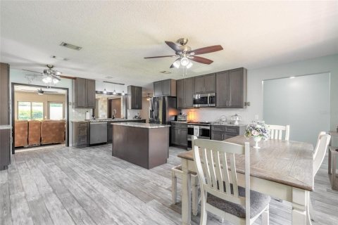 Villa ou maison à vendre à Sanford, Floride: 3 chambres, 163.42 m2 № 2390848 - photo 4
