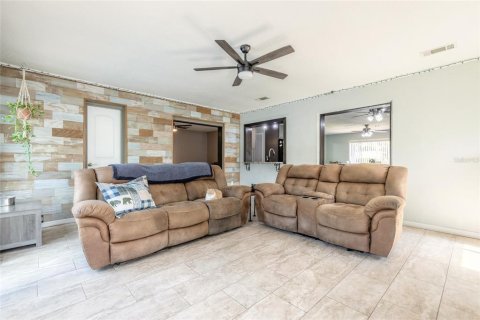 Villa ou maison à vendre à Sanford, Floride: 3 chambres, 163.42 m2 № 2390848 - photo 16