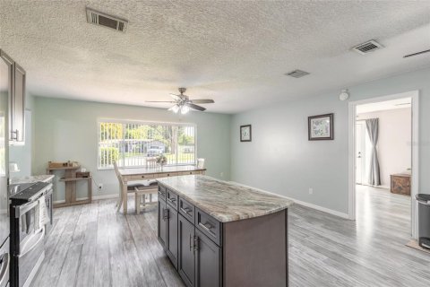 Villa ou maison à vendre à Sanford, Floride: 3 chambres, 163.42 m2 № 2390848 - photo 10