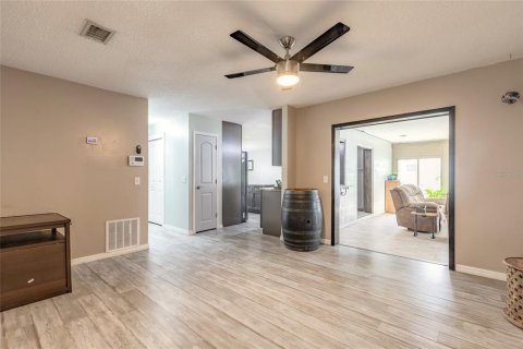 Villa ou maison à vendre à Sanford, Floride: 3 chambres, 163.42 m2 № 2390848 - photo 18