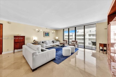 Condominio en venta en Surfside, Florida, 2 dormitorios, 155.33 m2 № 1999451 - foto 20