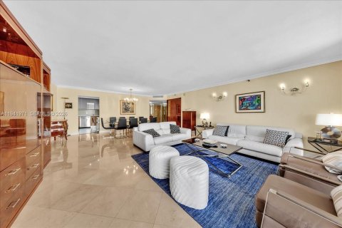 Condominio en venta en Surfside, Florida, 2 dormitorios, 155.33 m2 № 1999451 - foto 21