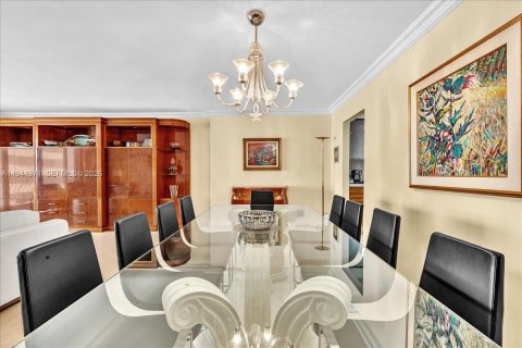 Condominio en venta en Surfside, Florida, 2 dormitorios, 155.33 m2 № 1999451 - foto 15