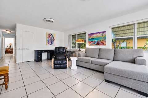 House in Plantation, Florida 3 bedrooms, 165.46 sq.m. № 2419453 - photo 17