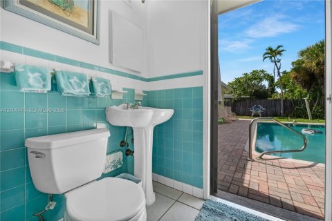 House in Plantation, Florida 3 bedrooms, 165.46 sq.m. № 2419453 - photo 10