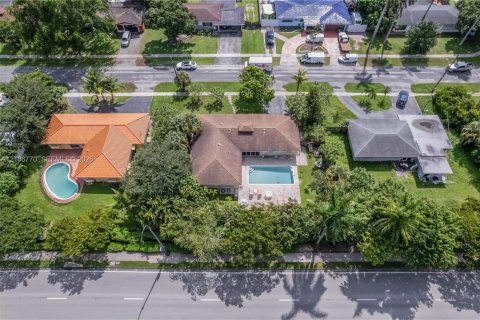 House in Plantation, Florida 3 bedrooms, 165.46 sq.m. № 2419453 - photo 29
