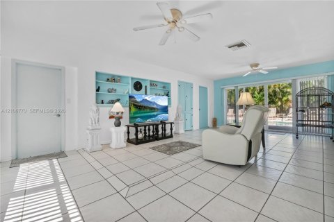 House in Plantation, Florida 3 bedrooms, 165.46 sq.m. № 2419453 - photo 21
