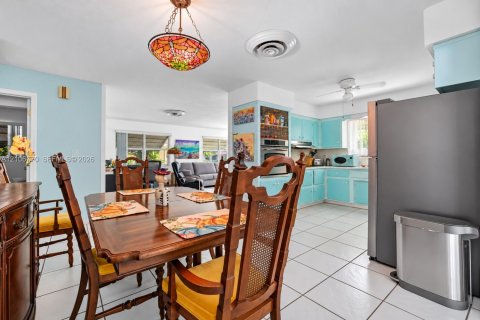 House in Plantation, Florida 3 bedrooms, 165.46 sq.m. № 2419453 - photo 6
