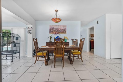 House in Plantation, Florida 3 bedrooms, 165.46 sq.m. № 2419453 - photo 16
