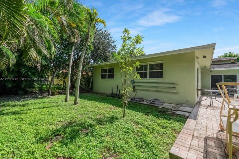 House in Plantation, Florida 3 bedrooms, 165.46 sq.m. № 2419453 - photo 27