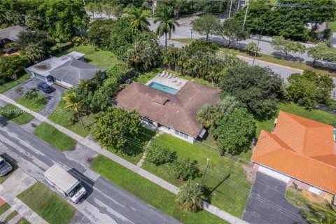 House in Plantation, Florida 3 bedrooms, 165.46 sq.m. № 2419453 - photo 30