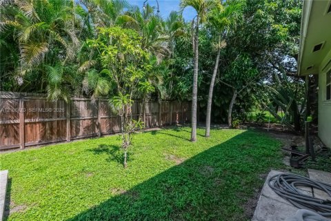 House in Plantation, Florida 3 bedrooms, 165.46 sq.m. № 2419453 - photo 26