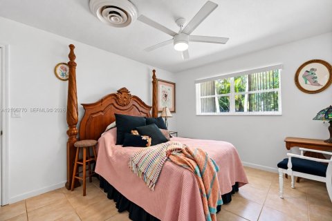 House in Plantation, Florida 3 bedrooms, 165.46 sq.m. № 2419453 - photo 12