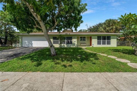House in Plantation, Florida 3 bedrooms, 165.46 sq.m. № 2419453