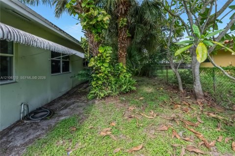 House in Plantation, Florida 3 bedrooms, 165.46 sq.m. № 2419453 - photo 28