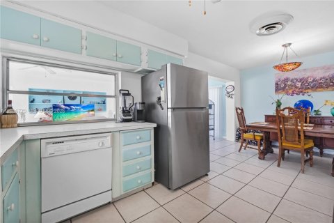 House in Plantation, Florida 3 bedrooms, 165.46 sq.m. № 2419453 - photo 4