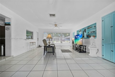 House in Plantation, Florida 3 bedrooms, 165.46 sq.m. № 2419453 - photo 23