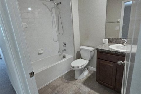 Townhouse in Sun City Center, Florida 3 bedrooms, 158.03 sq.m. № 1844892 - photo 16