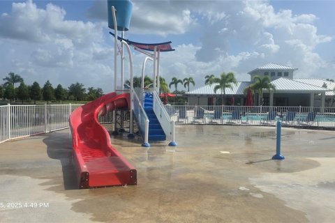 Townhouse in Sun City Center, Florida 3 bedrooms, 158.03 sq.m. № 1844892 - photo 30