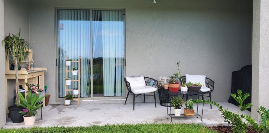 Townhouse in Sun City Center, Florida 3 bedrooms, 158.03 sq.m. № 1844892