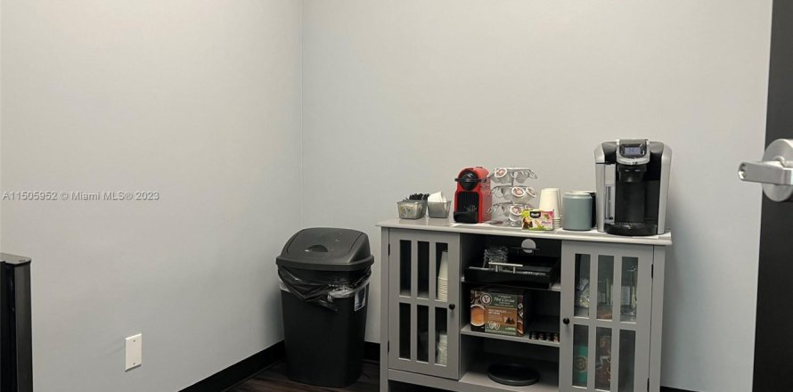 Oficina en Miami, Florida № 921022