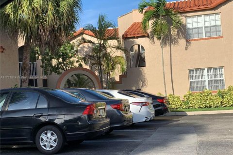 Condo in Pembroke Pines, Florida, 2 bedrooms  № 1714546 - photo 23