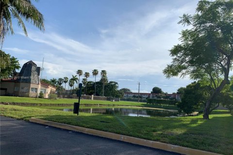 Condo in Pembroke Pines, Florida, 2 bedrooms  № 1714546 - photo 21