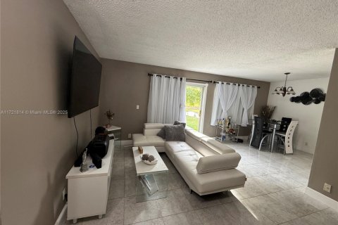 Condo in Pembroke Pines, Florida, 2 bedrooms  № 1714546 - photo 28