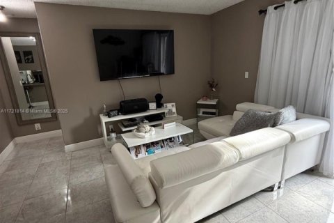 Condo in Pembroke Pines, Florida, 2 bedrooms  № 1714546 - photo 29