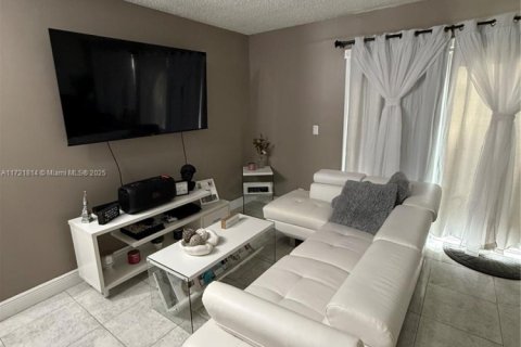 Condo in Pembroke Pines, Florida, 2 bedrooms  № 1714546 - photo 30