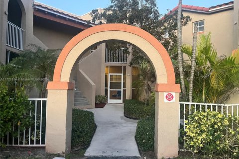 Condo in Pembroke Pines, Florida, 2 bedrooms  № 1714546 - photo 25
