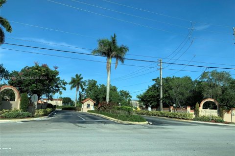 Condo in Pembroke Pines, Florida, 2 bedrooms  № 1714546 - photo 18