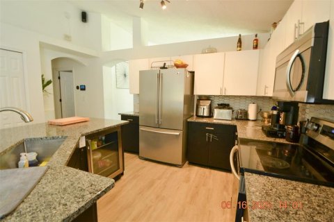 House in Orlando, Florida 4 bedrooms, 170.1 sq.m. № 1787736 - photo 17