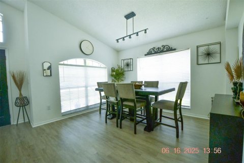 House in Orlando, Florida 4 bedrooms, 170.1 sq.m. № 1787736 - photo 7