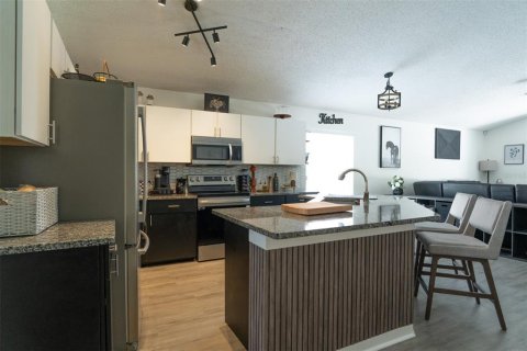 House in Orlando, Florida 4 bedrooms, 170.1 sq.m. № 1787736 - photo 12