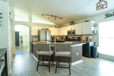 House in Orlando, Florida 4 bedrooms, 170.1 sq.m. № 1787736 - photo 10