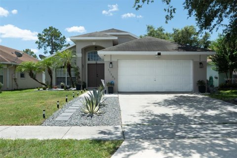 House in Orlando, Florida 4 bedrooms, 170.1 sq.m. № 1787736 - photo 1