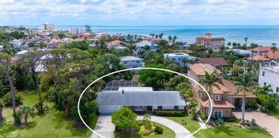 House in Venice, Florida 3 bedrooms, 187.01 sq.m. № 2099738